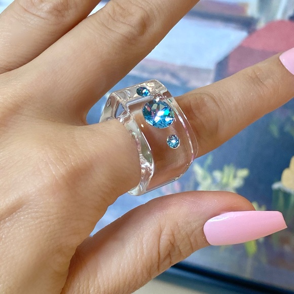 Women’s Blue Swarovski Crystal Lucite Cube Shape Ring, Chunky Statement Rings - Picture 5 of 9